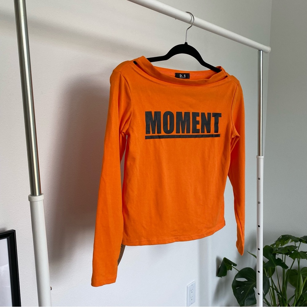 🧡 NWT HAMY “Moment” Sweatshirt with An Open Cut In Front